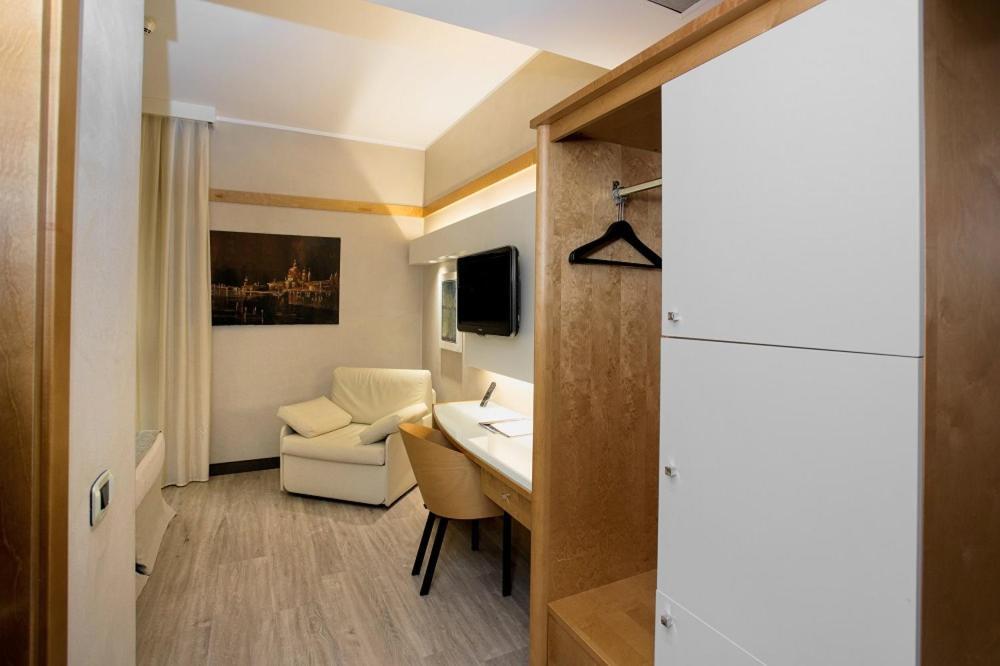 Hotel Park Ai Pini & Restaurant Ai Pini 4*